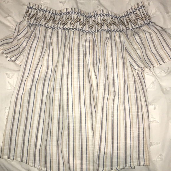 Cute Off the shoulder top - Picture 1 of 3